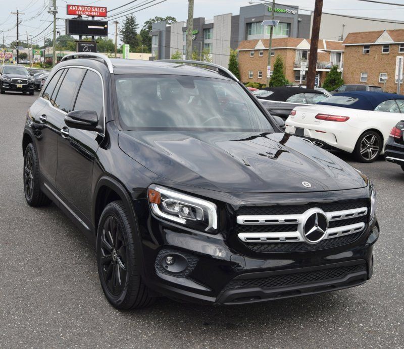 Used 2021 Mercedes-Benz GLB 250 4MATIC w/ Premium Package image 12