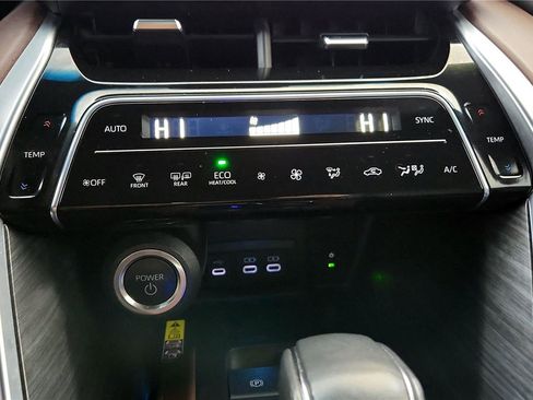 Certified 2024 Toyota Venza XLE image 41