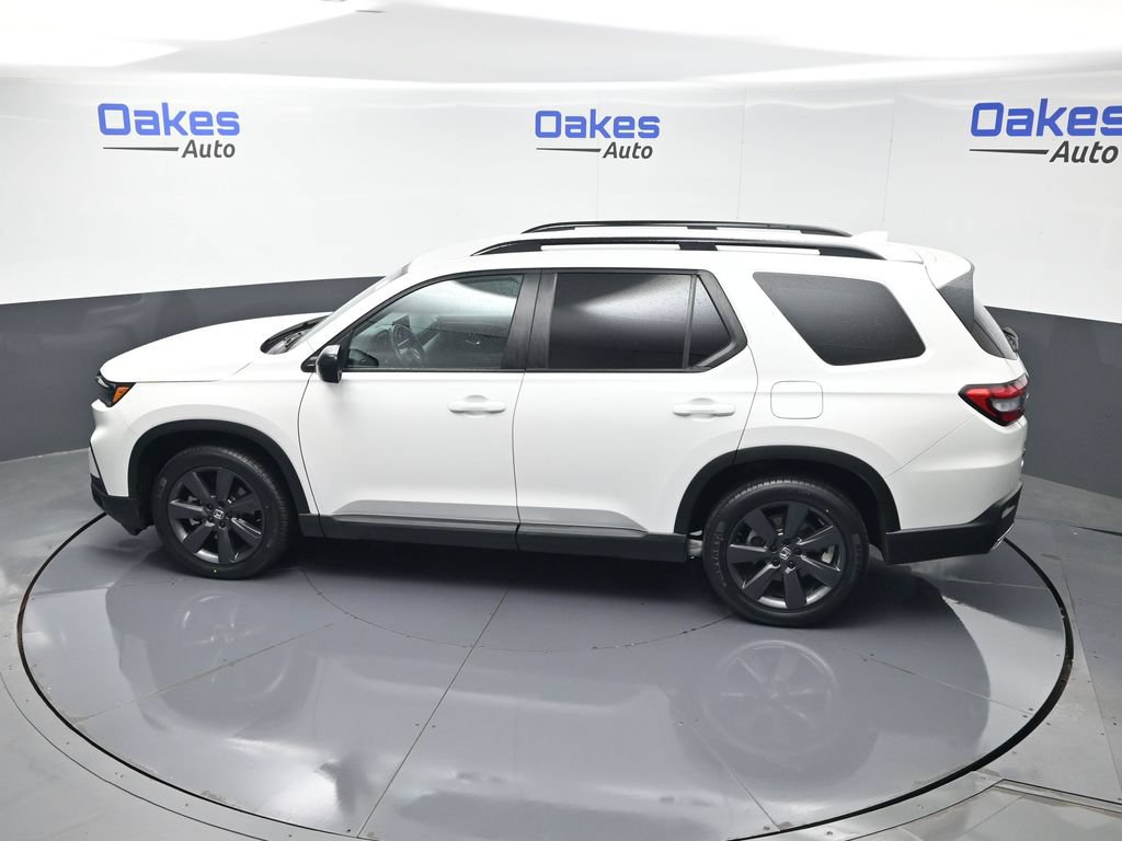 Used 2025 Honda Pilot Sport image 47