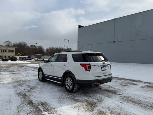 Used 2018 Ford Explorer XLT w/ Equipment Group 202A image 5