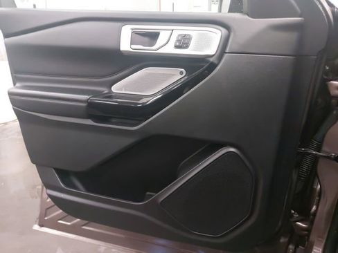 Certified 2021 Ford Explorer Platinum w/ Equipment Group 601A image 27