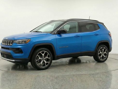 Used 2025 Jeep Compass Limited AWD/4WD image 3
