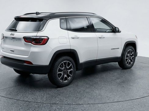 Used 2025 Jeep Compass Trailhawk AWD/4WD image 9