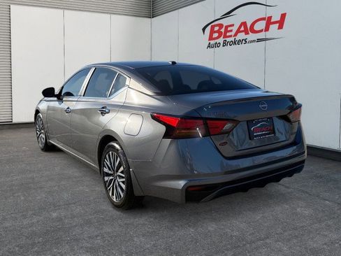 Used 2024 Nissan Altima 2.5 SV image 3