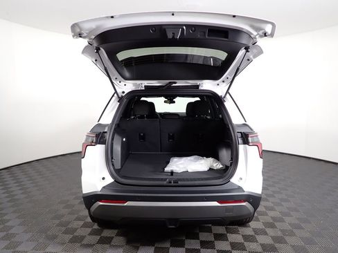 New 2026 Chevrolet Equinox LT FWD image 13