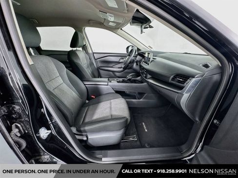 Certified 2025 Nissan Rogue SV FWD image 25