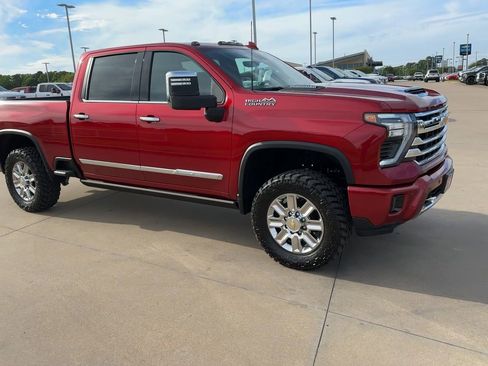 Used 2026 Chevrolet Silverado 2500 High Country w/ High Country Premium Package AWD/4WD image 9