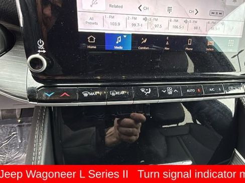 Used 2024 Jeep Wagoneer L Series II w/ Flexible Seating Group image 14
