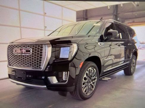 Used 2024 GMC Yukon XL Denali w/ Denali Reserve Package AWD/4WD image 5