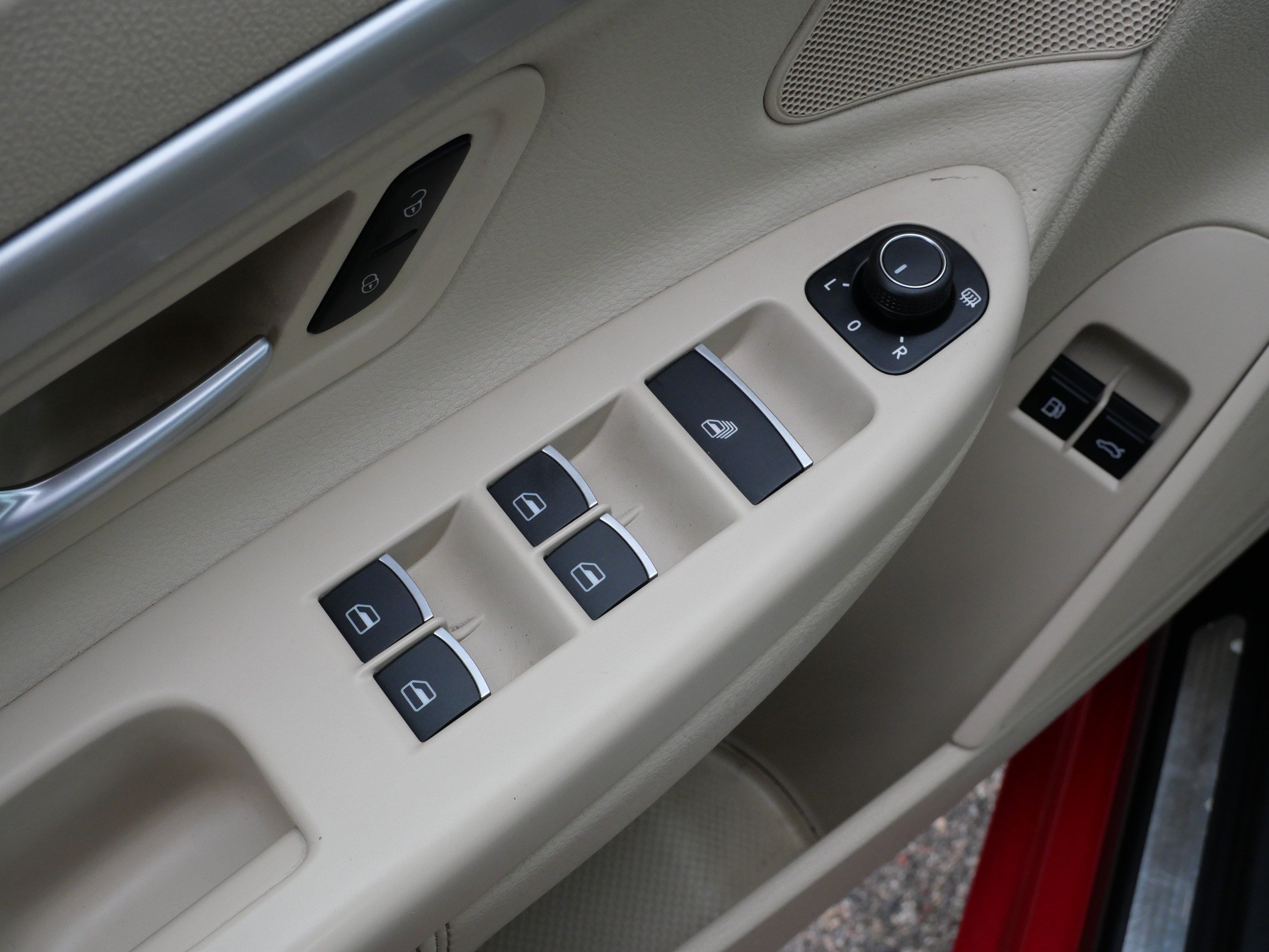 Used 2015 Volkswagen Eos Komfort FWD image 19