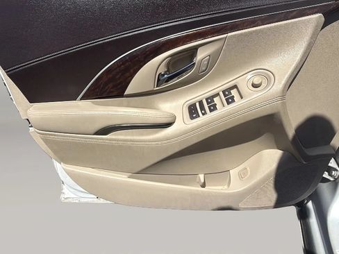 Used 2016 Buick LaCrosse Leather FWD image 9