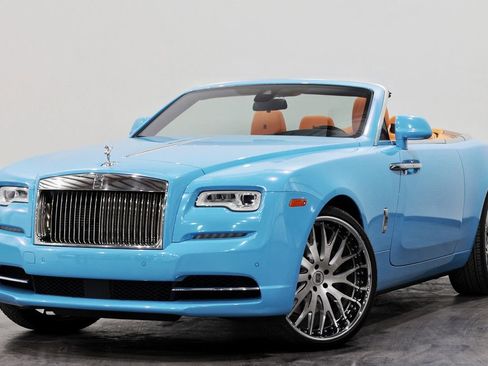 Used 2017 Rolls-Royce Dawn image 2