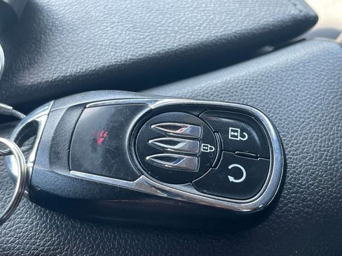 Used 2025 Buick Envista Sport Touring image 22