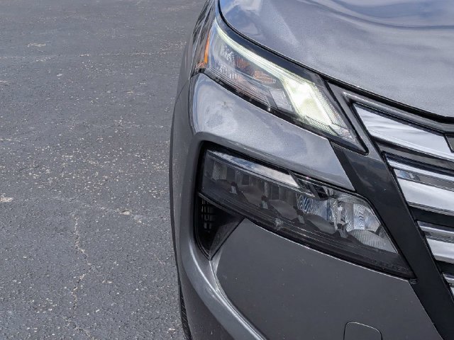 Used 2025 Nissan Rogue SV AWD/4WD image 9