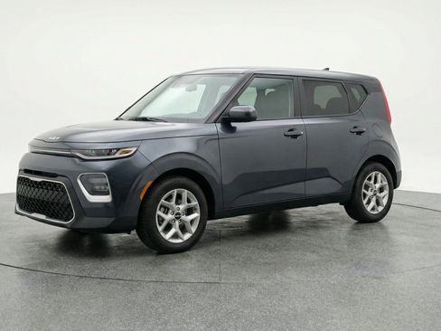 Used 2025 Kia Soul LX w/ LX Technology Package FWD image 3