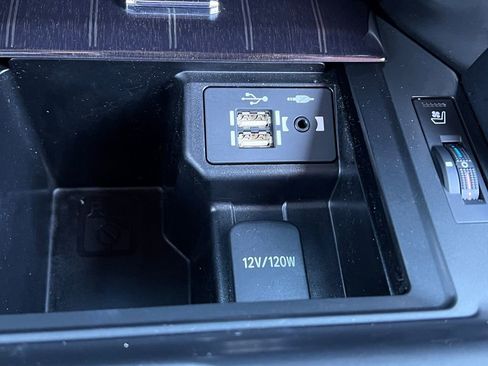 Used 2023 Lexus GX 460 Premium w/ Premium Package image 23