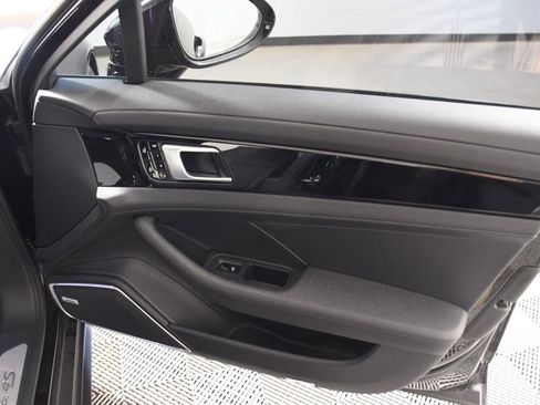 Used 2020 Porsche Panamera 4S image 18