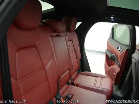 Used 2021 Porsche Cayenne S image 24