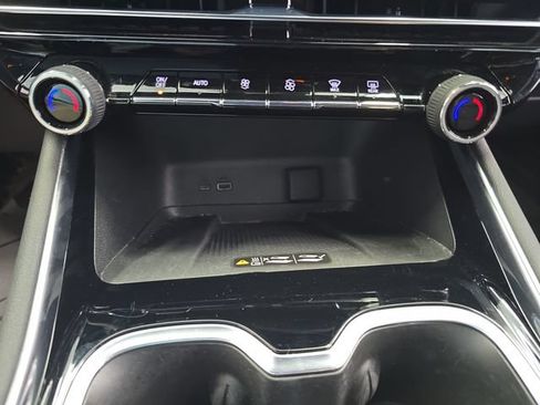 Certified 2025 Chevrolet Traverse Z71 AWD/4WD image 21