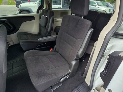 Used 2018 Dodge Grand Caravan SE w/ UConnect Hands-Free Group FWD image 19