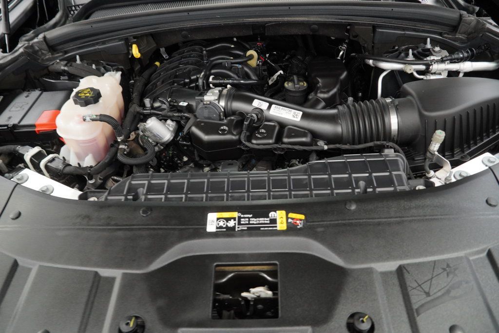 Used 2024 Jeep Grand Cherokee Limited AWD/4WD image 47