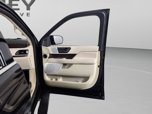 Used 2021 Lincoln Navigator L Reserve image 34