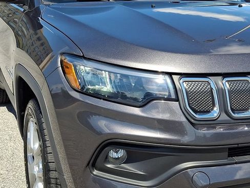 Used 2022 Jeep Compass Latitude w/ Sun and Sound Group AWD/4WD image 9