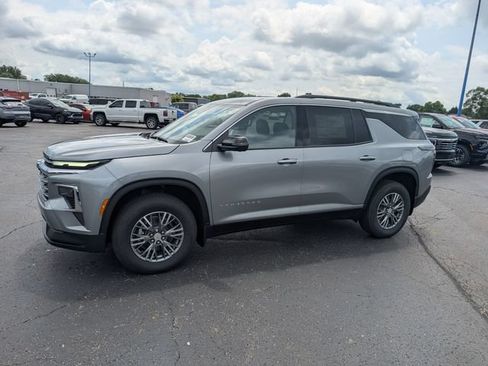 New 2026 Chevrolet Traverse LT w/ Driver Confidence Package FWD image 4