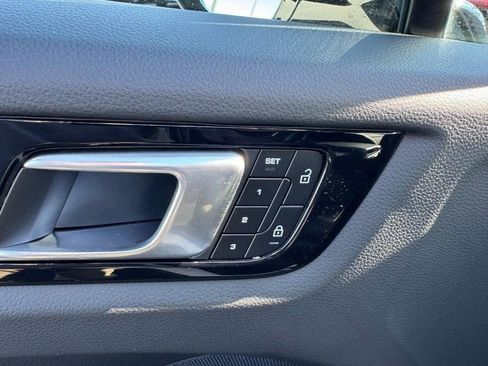 Used 2023 Porsche Cayenne S Platinum image 18