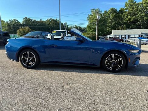 Used 2024 Ford Mustang Convertible RWD image 2
