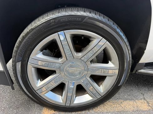 Used 2018 Cadillac Escalade ESV Luxury RWD image 28