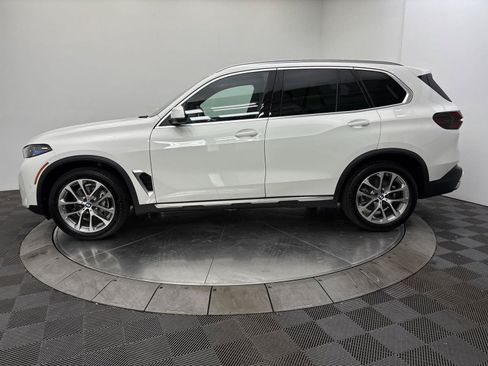 Used 2025 BMW X5 xDrive40i w/ Parking Assistance Package AWD/4WD image 16