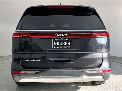 Used 2022 Kia Carnival SX Prestige image 6
