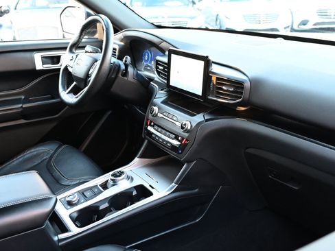 Used 2020 Ford Explorer ST image 30