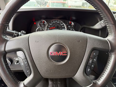 Used 2023 GMC Savana 2500 image 31