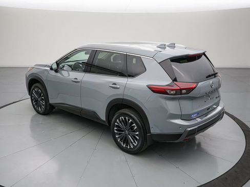 Used 2025 Nissan Rogue SL w/ Tech Package AWD/4WD image 6
