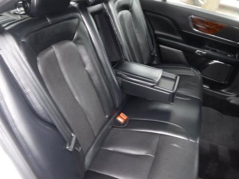Used 2017 Lincoln Continental Select w/ Climate Package image 36