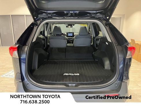 Used 2022 Toyota RAV4 XLE Premium image 21