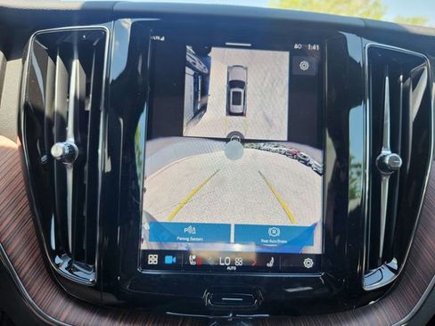 Certified 2025 Volvo XC60 B5 Plus w/ Climate Package image 21