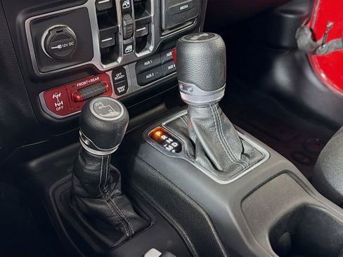 Used 2024 Jeep Wrangler Unlimited Rubicon w/ Safety Group AWD/4WD image 19