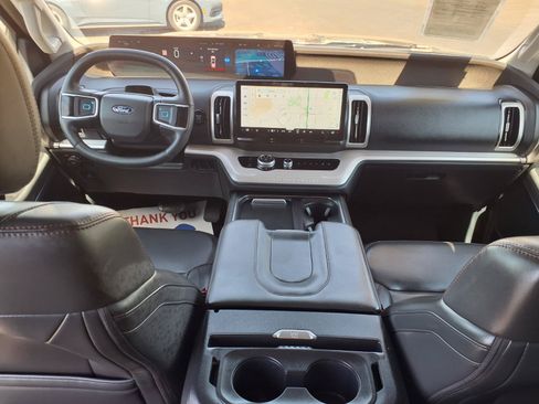 Certified 2025 Ford Expedition Active AWD/4WD image 20