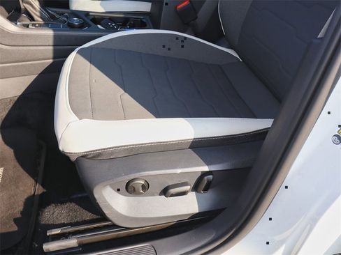 New 2025 Volkswagen Taos SE image 12