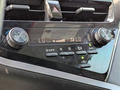 Used 2022 Toyota Camry SE w/ Convenience Package image 7