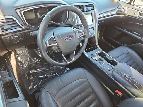 Used 2017 Ford Fusion SE w/ Fusion SE Technology Package image 10