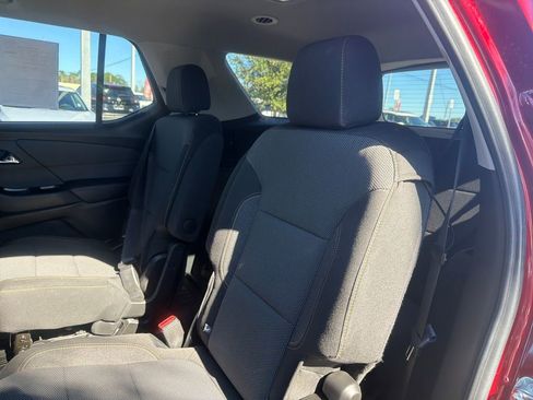 Used 2020 Chevrolet Traverse LT image 24