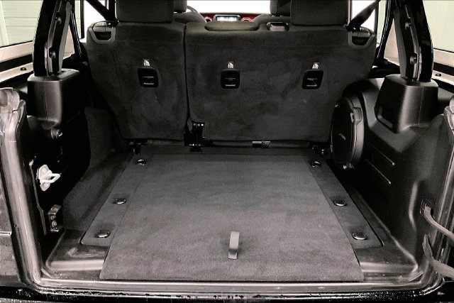 Used 2022 Jeep Wrangler Unlimited Rubicon w/ Dual Top Group AWD/4WD image 39