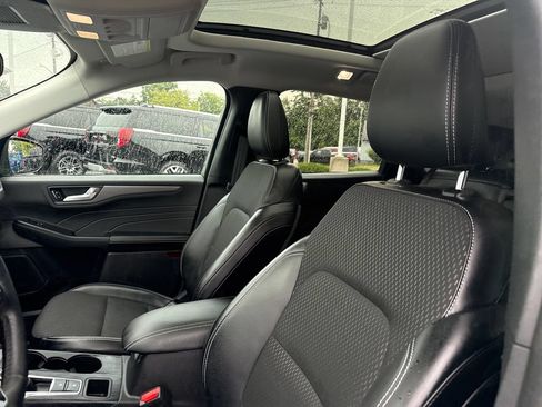 Used 2025 Ford Escape SE FWD image 21
