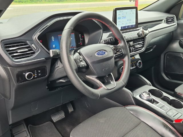 Used 2025 Ford Escape ST-Line FWD image 29