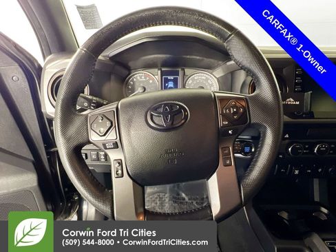 Used 2022 Toyota Tacoma TRD Off-Road w/ Technology Package AWD/4WD image 8