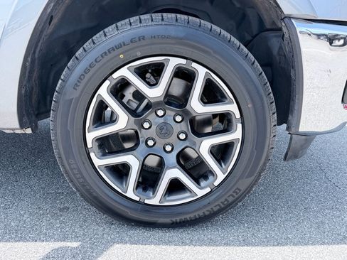 Used 2025 RAM 1500 Laramie AWD/4WD image 34